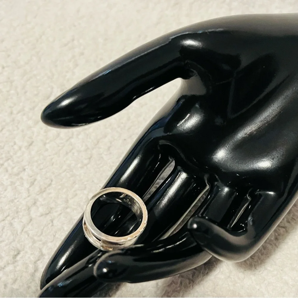 Gucci Cutout G Silver Ring - Picture 11 of 11